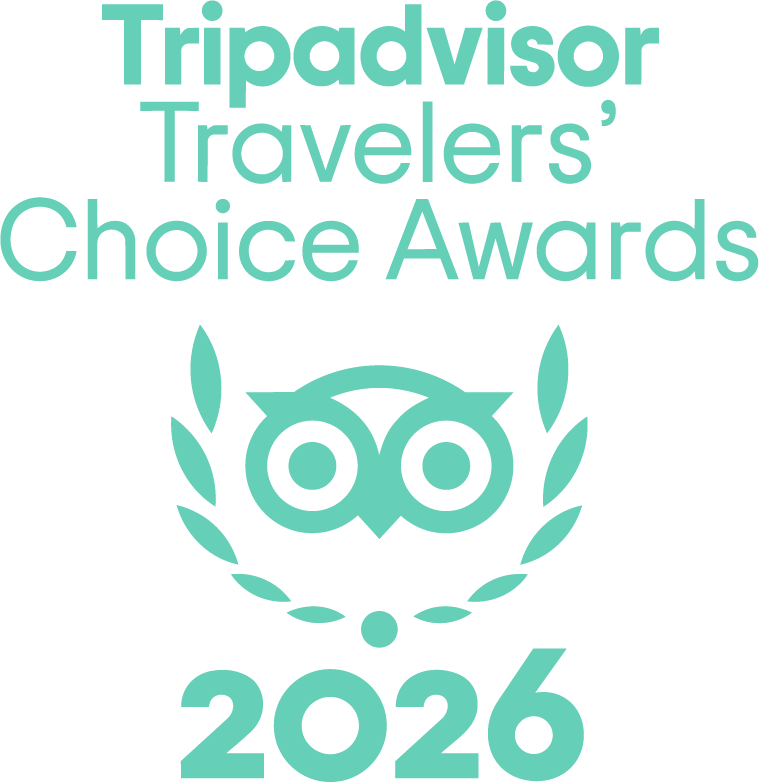El sello del premio a la excelencia Travelers' Choice de Tripadvisor, del año 2026. En el centro está el búho del premio, que reconoce a las empresas mejor valoradas por los viajeros.